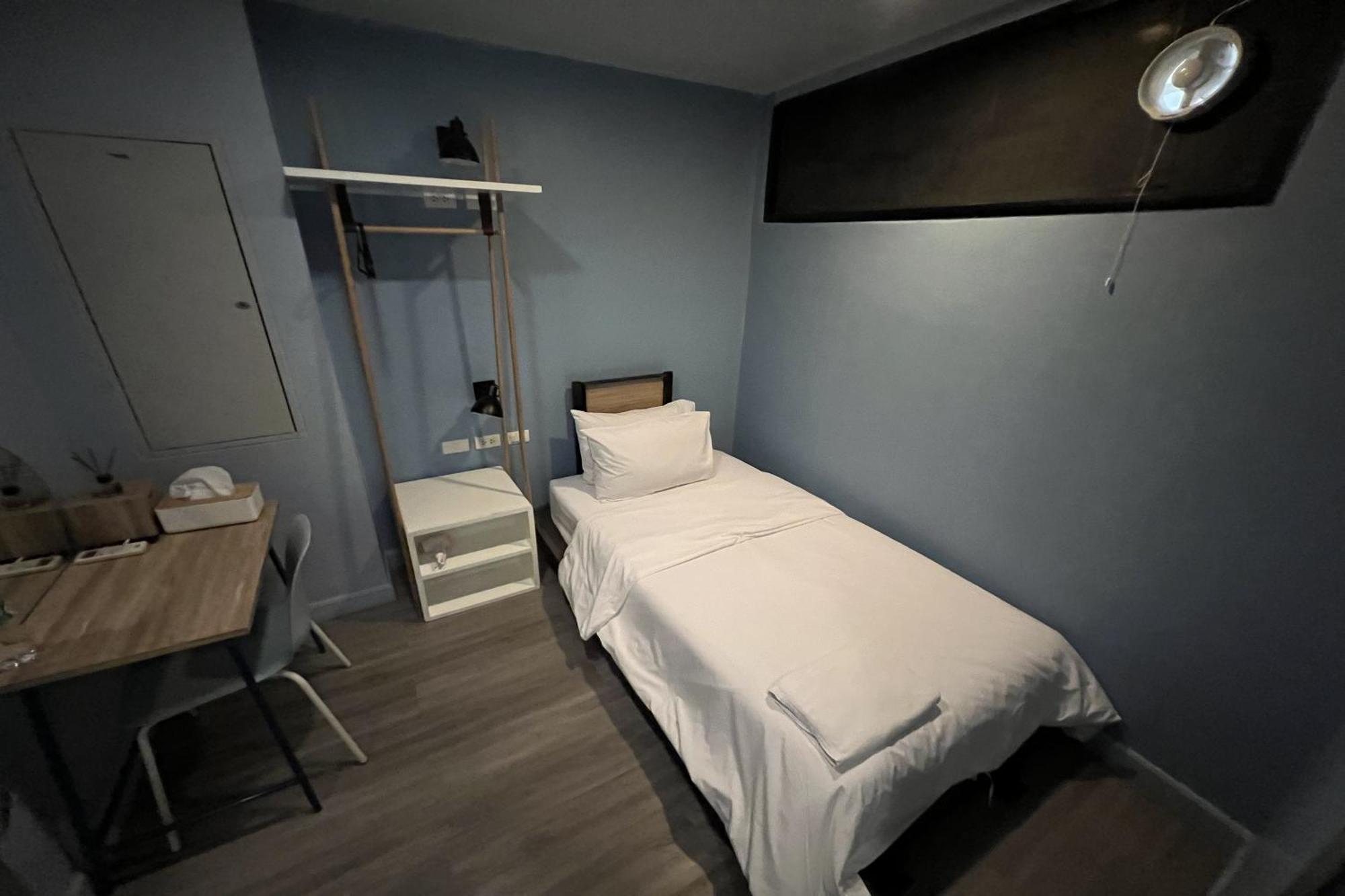 Simply Sleep Hostel Bangkok Exterior photo
