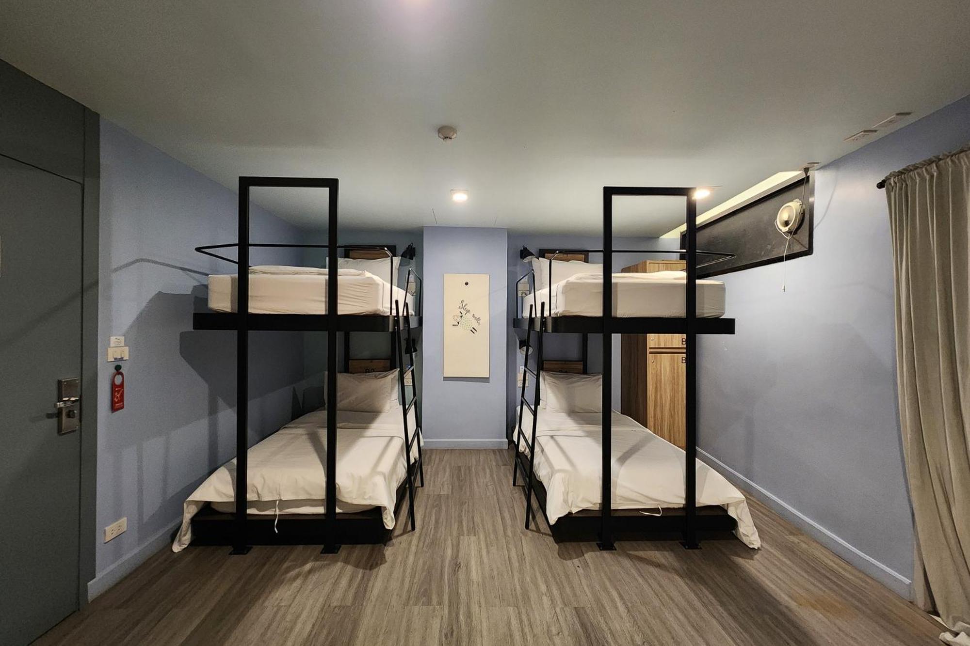 Simply Sleep Hostel Bangkok Exterior photo