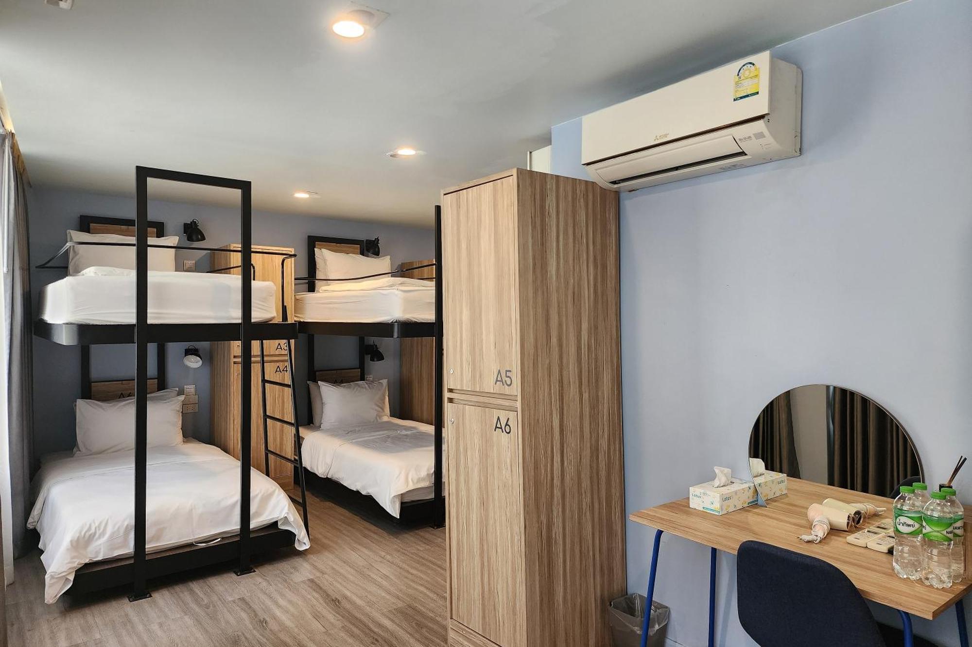 Simply Sleep Hostel Bangkok Exterior photo