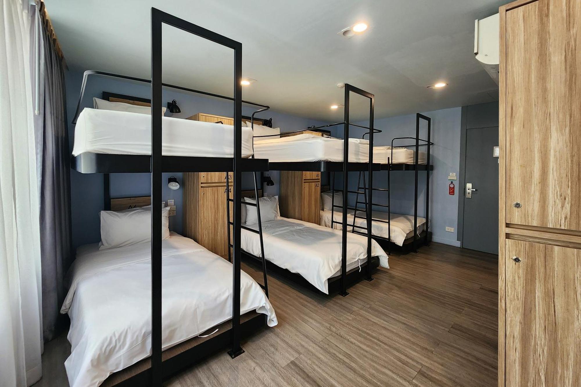 Simply Sleep Hostel Bangkok Exterior photo