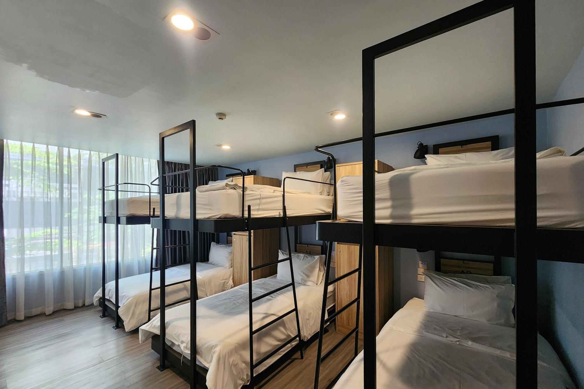 Simply Sleep Hostel Bangkok Exterior photo