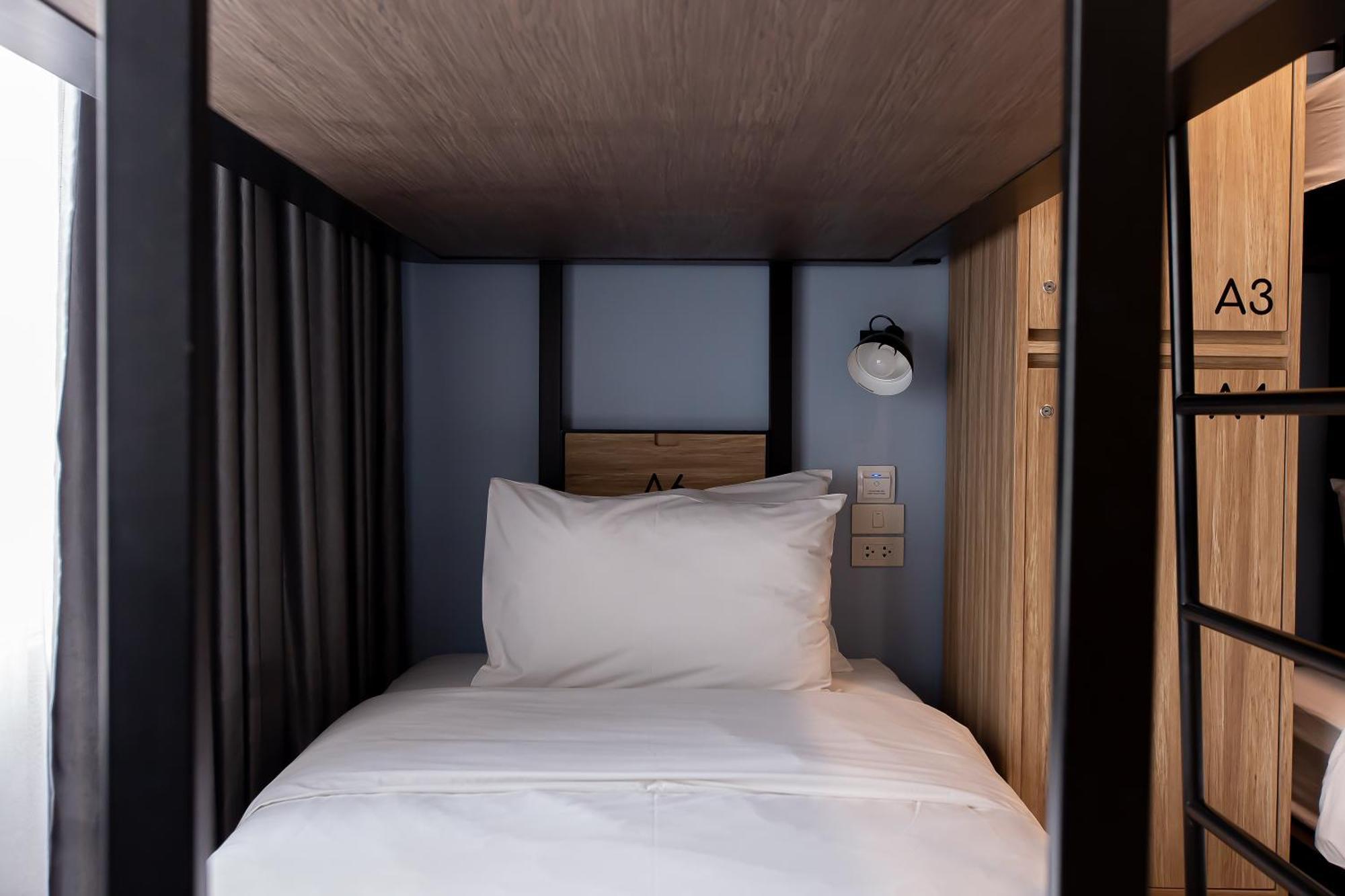 Simply Sleep Hostel Bangkok Exterior photo