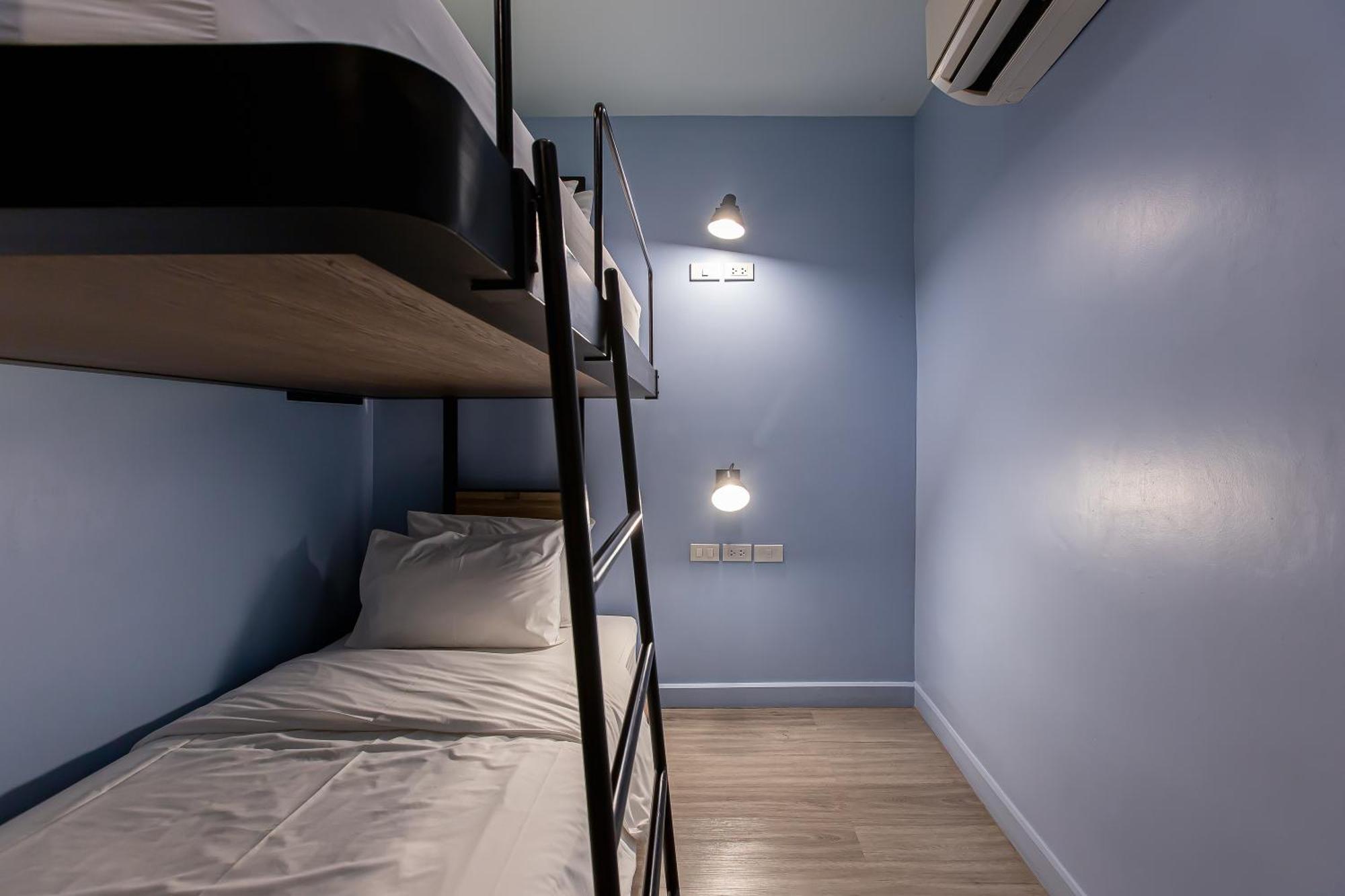 Simply Sleep Hostel Bangkok Exterior photo