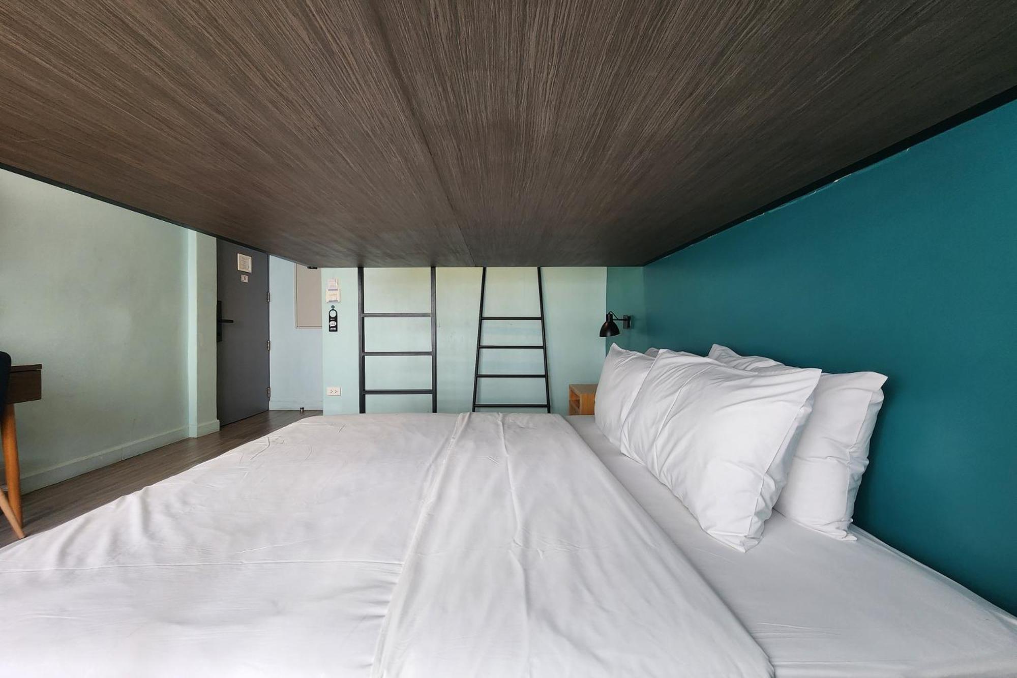 Simply Sleep Hostel Bangkok Exterior photo