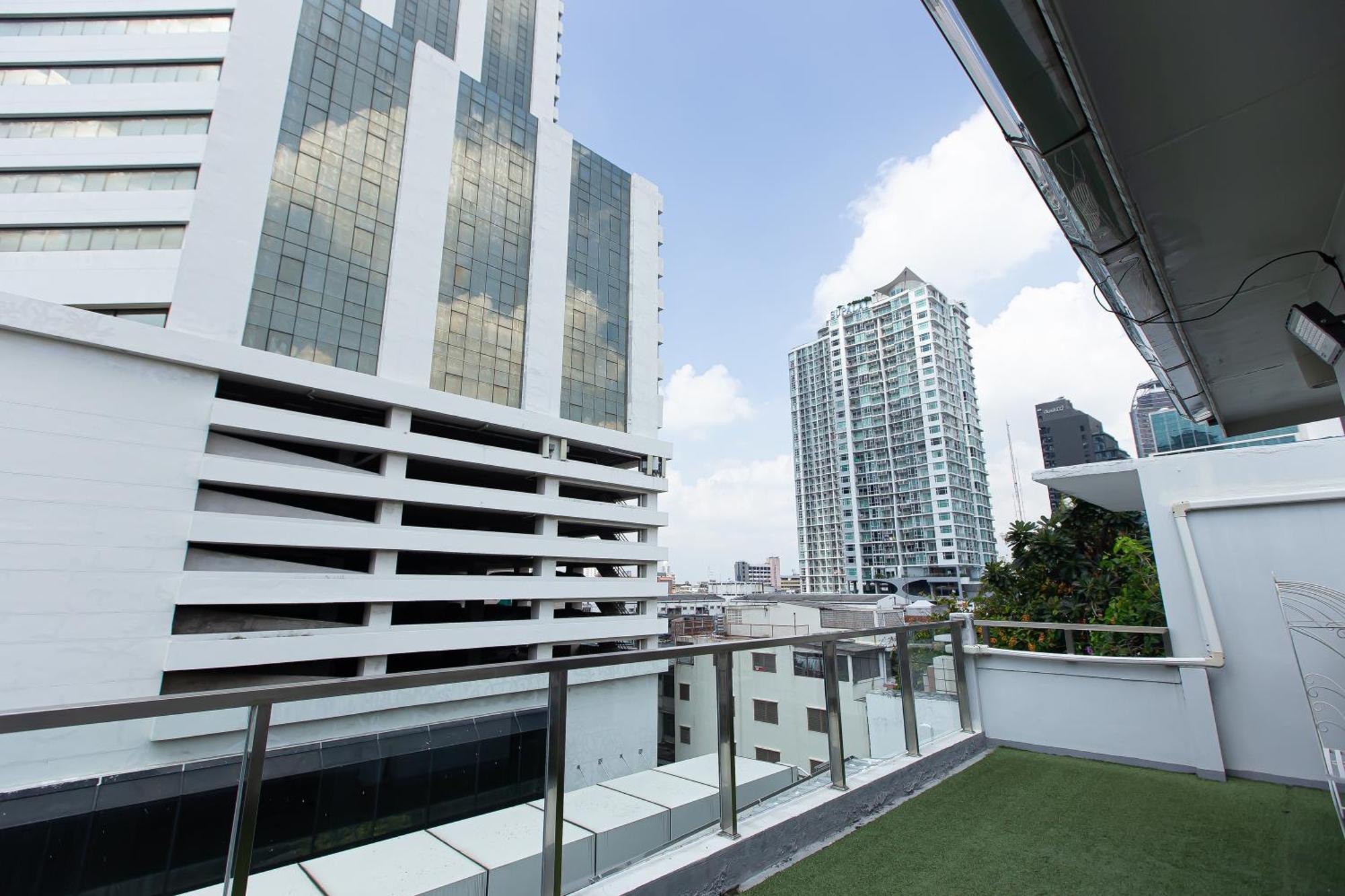 Simply Sleep Hostel Bangkok Exterior photo