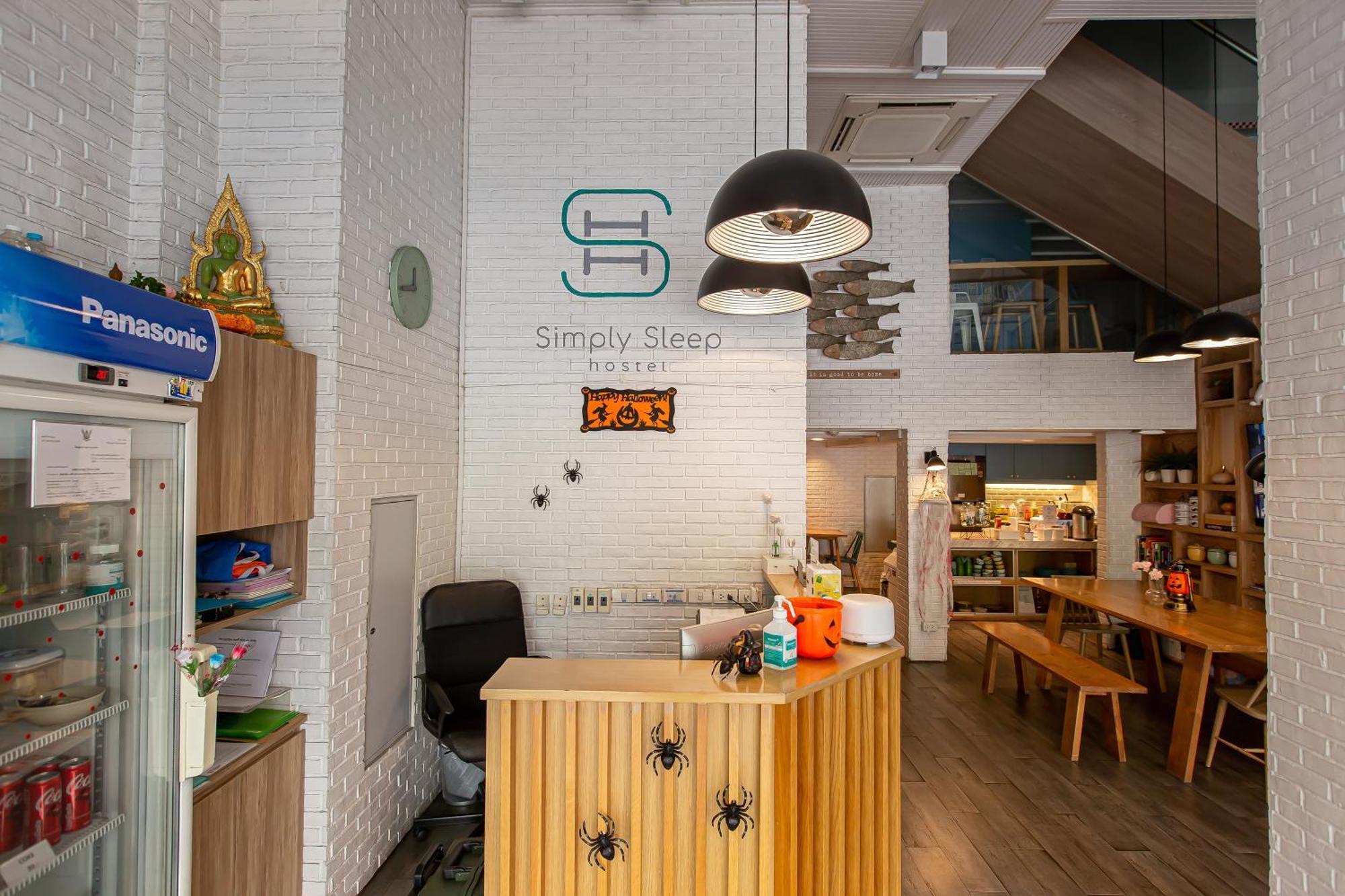Simply Sleep Hostel Bangkok Exterior photo