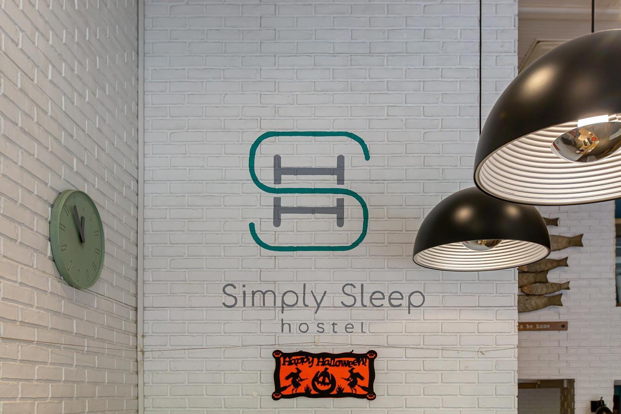 Simply Sleep Hostel Bangkok Exterior photo